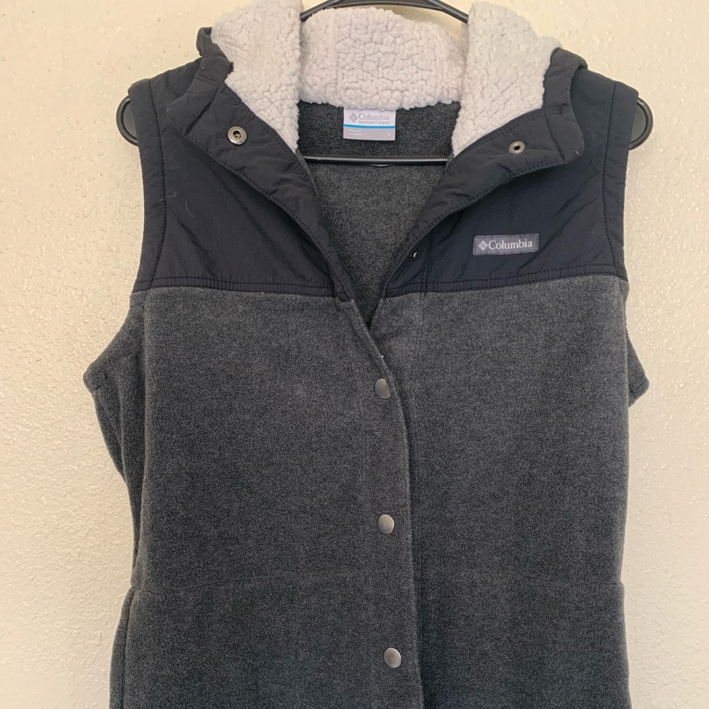 Columbia vest